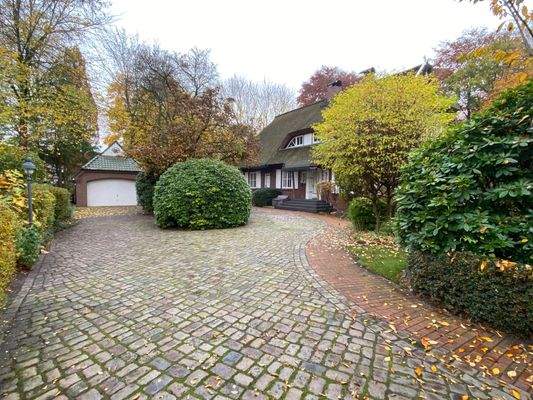 Hausansicht + Garage.jpeg