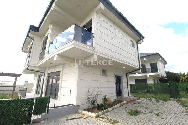 Villas with Spacious Garden in İstanbul Silivri