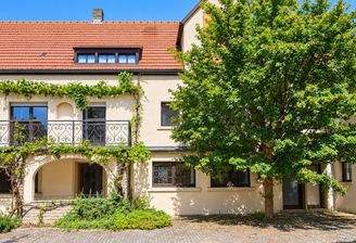 Innenhof im Sommer.jpg