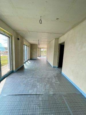 Blick aus der Küche in Richtung Esszimmer und Wohnzimmer