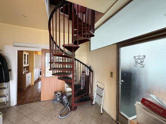 OG / Top 3 / Vorraum / Aufgang ins DG