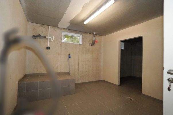 Doppelkellerraum mit eig. Waschm.- + Trocknerstellplatz