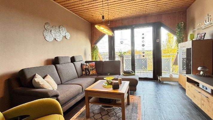 Ein Zimmer im DG mit Zugang zum Balkon