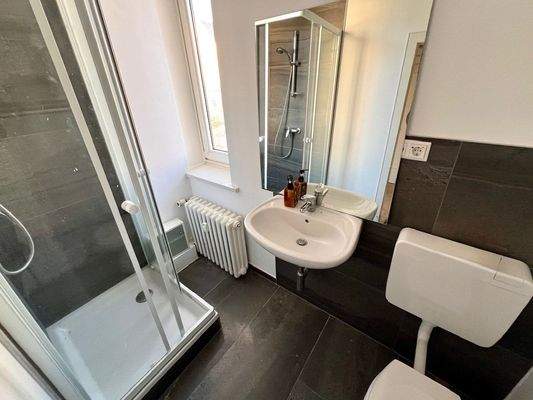 … und kleines Duschbad im OG