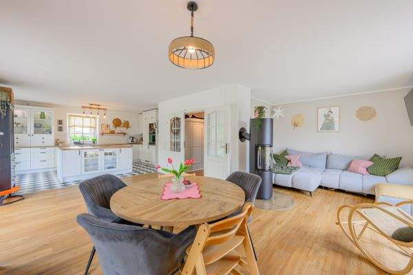 Offener Wohn-/Essbereich mit Küche