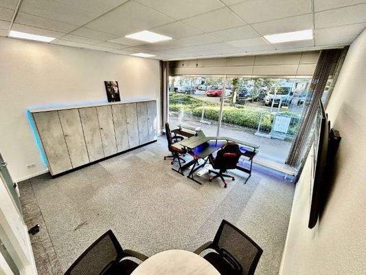 Büro 12: Platin-Premium 19 qm