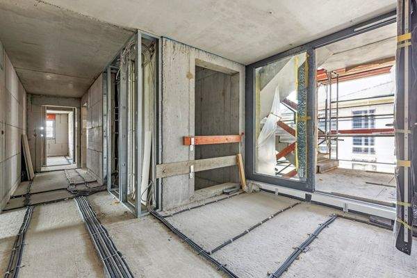 Hausflur mit Aufzugschacht