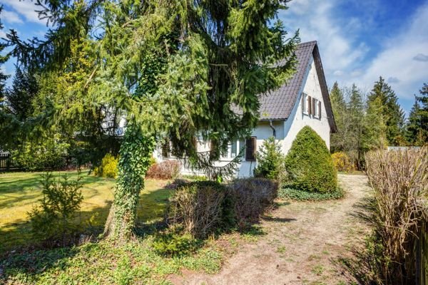 Hausansicht mit Zuwegung