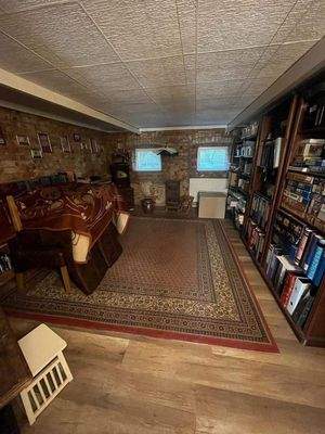 Bibliothek im Untergeschoss