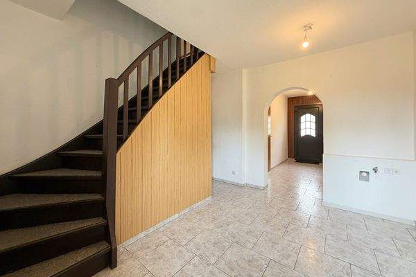 Flur mit Waschmaschinenanschluss & Windfang  (Erdgeschoss)