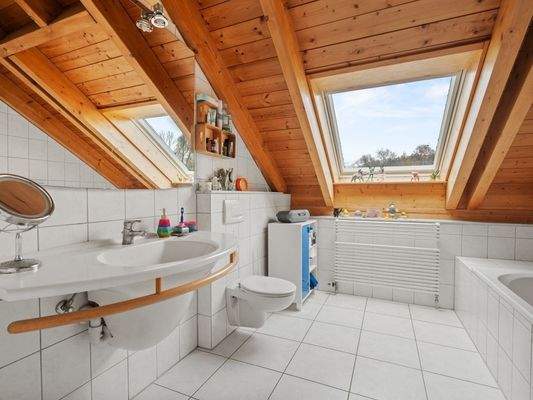 Tageslichtbad im Dachgeschoss