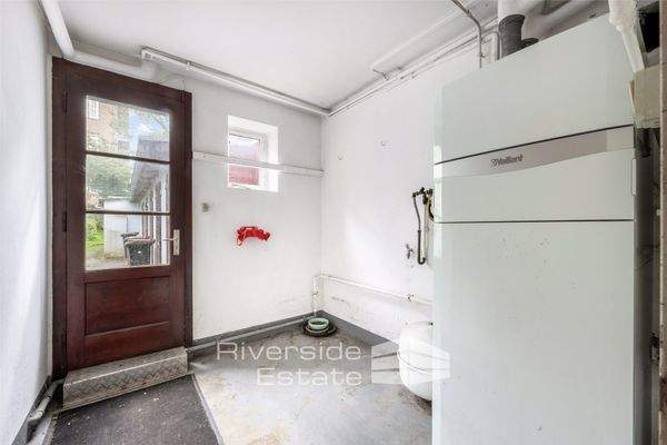 Gaszentralheizung und Ausgang zum Garten