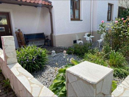 Grüner Vorgarten.jpeg