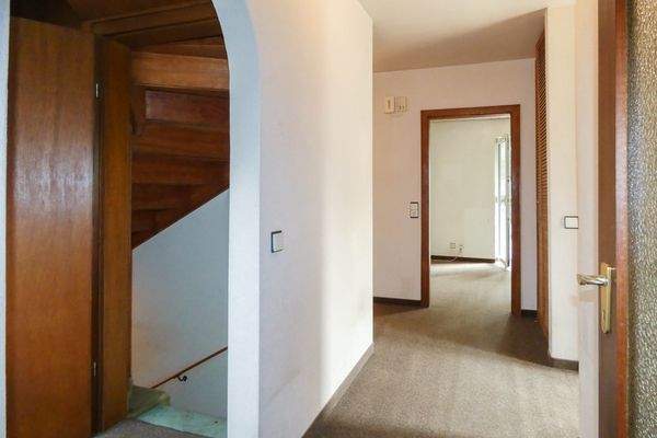 Der Flurbereich mit Kellerzugang