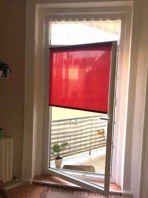 Küche mit Tür zum Balkon