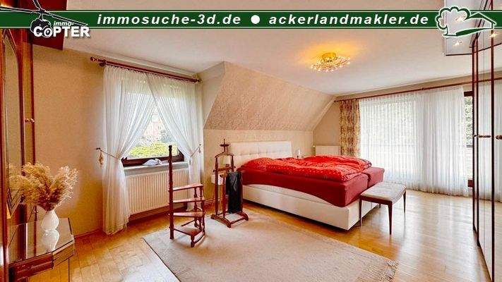 Schlafzimmer DG