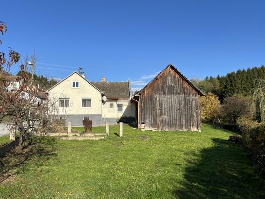 Wohnhaus mit Garten