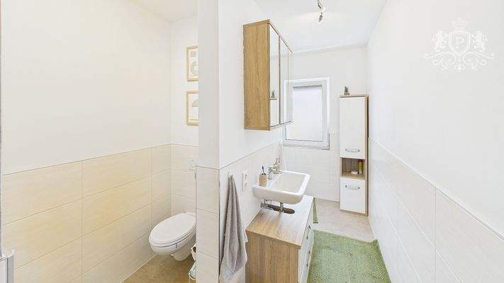 CAM01984G0-PR0511-STILL017