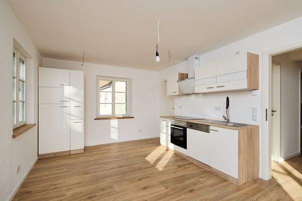 EBK inklusive Geräte & Abstellkammer