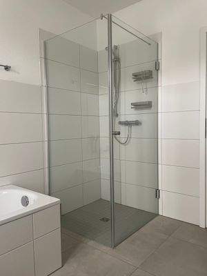 Dusche im Badezimmer