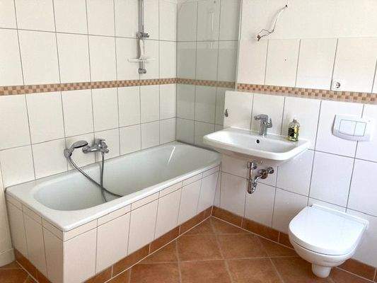 Wannenbad mit Fenster