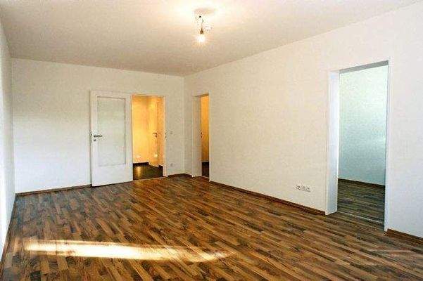 Wohnzimmer Blick zum Flur - exemplarisch -