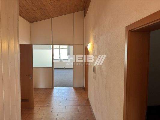 zu den weiteren Räumen