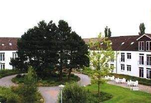 Zugang zur Verwaltung und Haupteingang