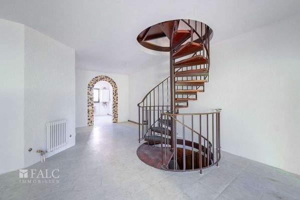 Treppenaufgang im Wohnzimmer