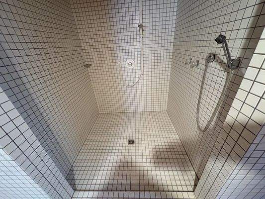 Dusche im Saunabereich