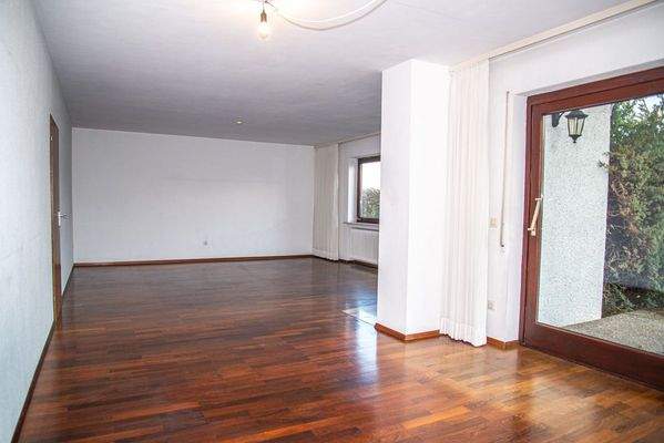 EG - Blick vom Essbereich zum Wohnzimmer