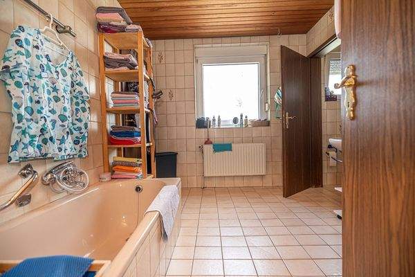 Bad (linke Haushälfte)