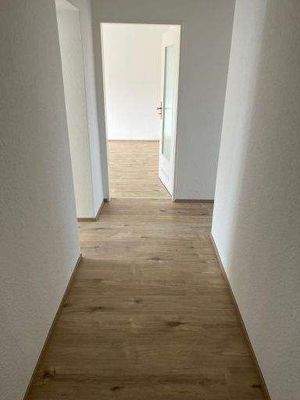 Flur mit Zugang zu allen Räumen