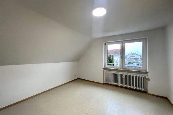 2. Schlafzimmer mit Austritt auf Balkon