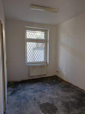 Büro/Küche Bild 2 noch unsaniert