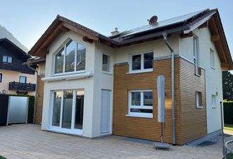 Ansicht mit Terrasse