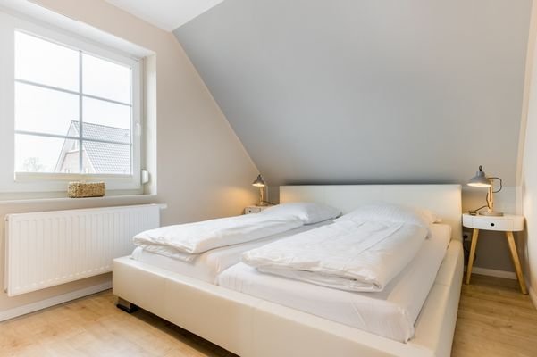 1. Schlafzimmer (vorne)