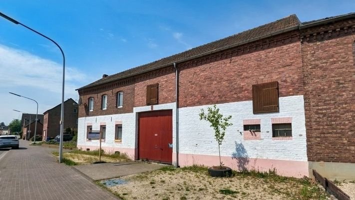 41168361_2-Straßenansicht