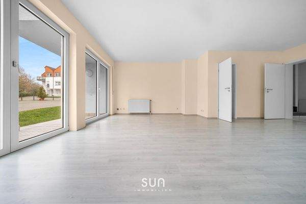 LICHTDURCHFLUTETER WOHNBEREICH 