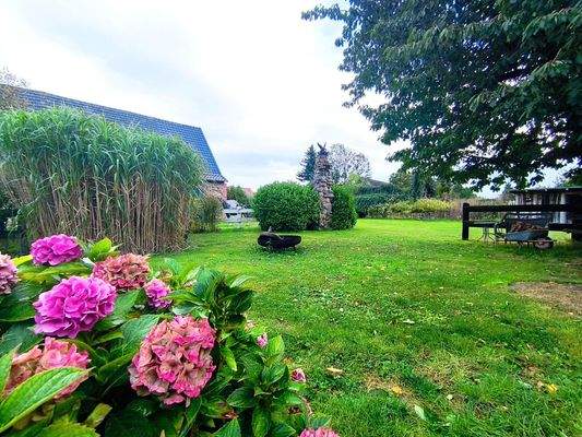 Blick ins Grundstück