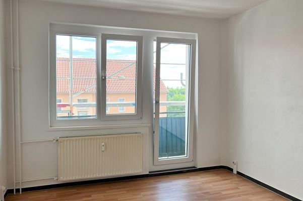 Wohnzimmer mit Balkon