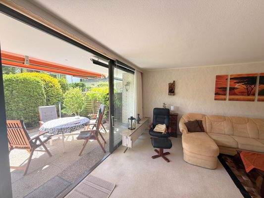 Wohnzimmer mit Terrasse 