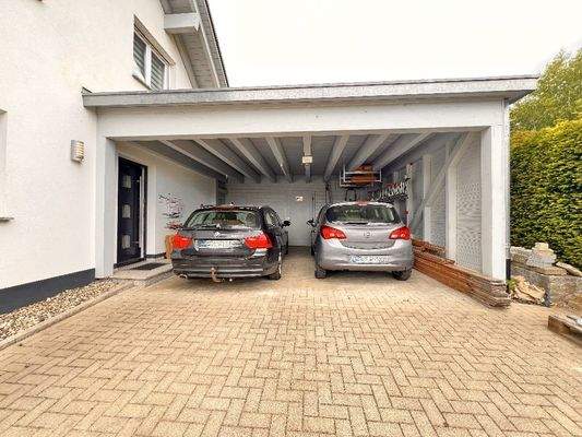 großer Doppelcarport direkt beim Hauseingang