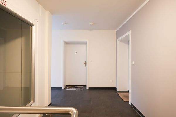 Treppenhaus mit Lift