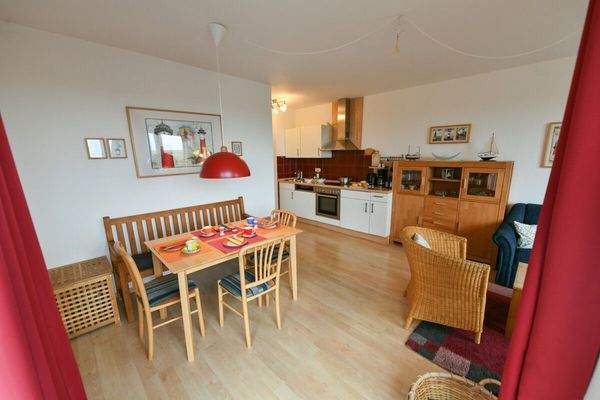 Esszimmer und Küche