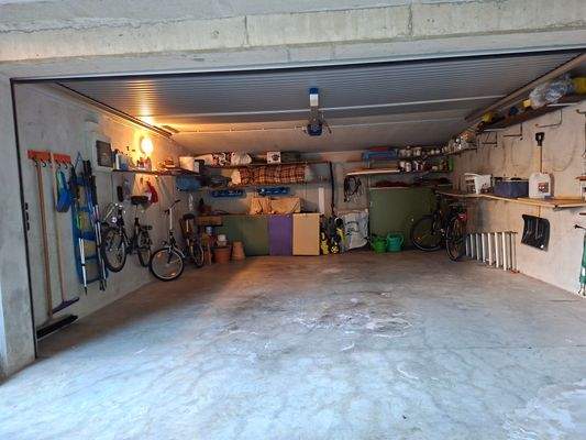 Grosszügige Doppelgarage.jpg