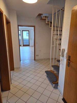 Diele mit Treppe ins Dachgeschoss