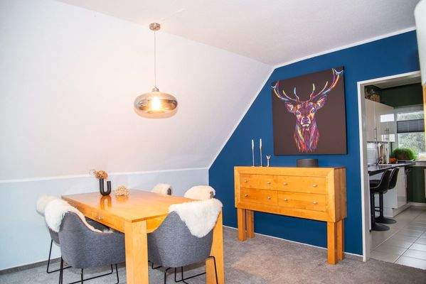 Essbereich mit Blick zur Küche