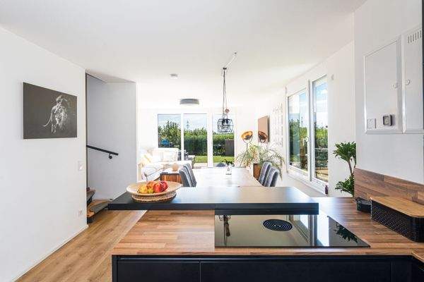 Offene Küche und Wohnzimmer