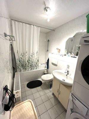 Bad mit Wanne, WB, WC.jpg